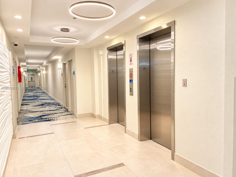 For Rent: $2,200 (1 beds, 1 baths, 1021 Square Feet)