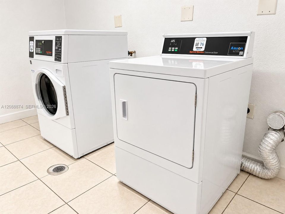 For Rent: $2,200 (1 beds, 1 baths, 1021 Square Feet)