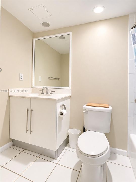 For Rent: $2,200 (1 beds, 1 baths, 1021 Square Feet)