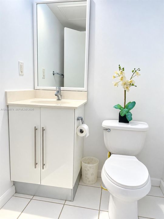 For Rent: $2,200 (1 beds, 1 baths, 1021 Square Feet)