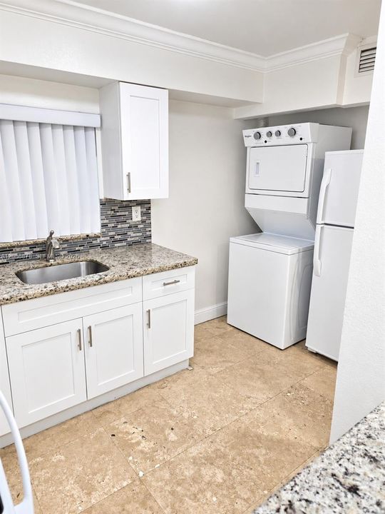 For Sale: $280,000 (2 beds, 2 baths, 944 Square Feet)