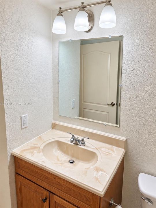 For Sale: $280,000 (2 beds, 2 baths, 944 Square Feet)
