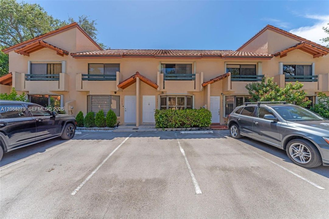 For Rent: $3,100 (2 beds, 1 baths, 970 Square Feet)
