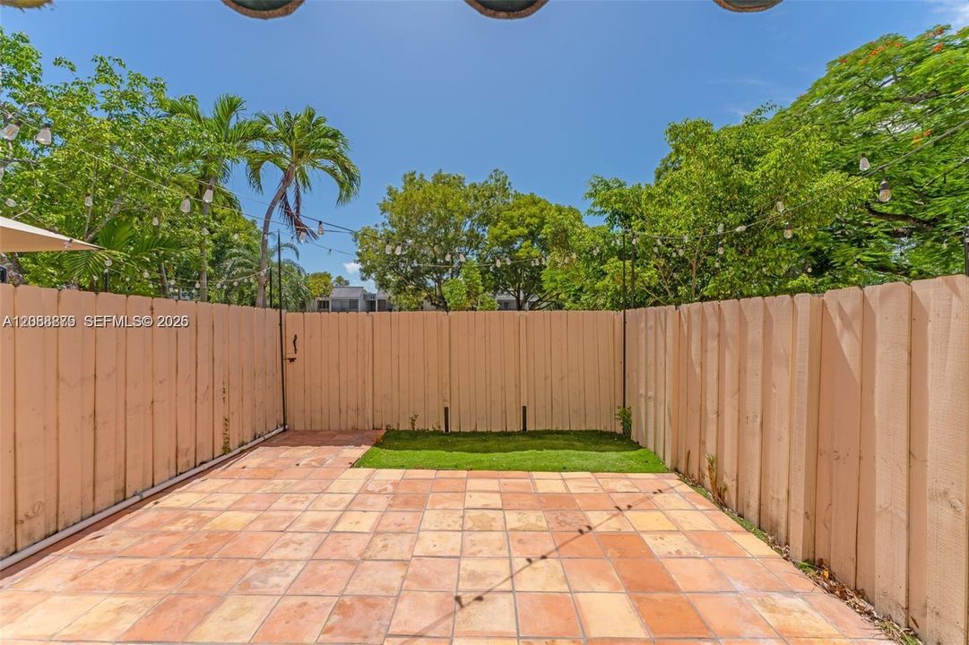 For Rent: $3,100 (2 beds, 1 baths, 970 Square Feet)