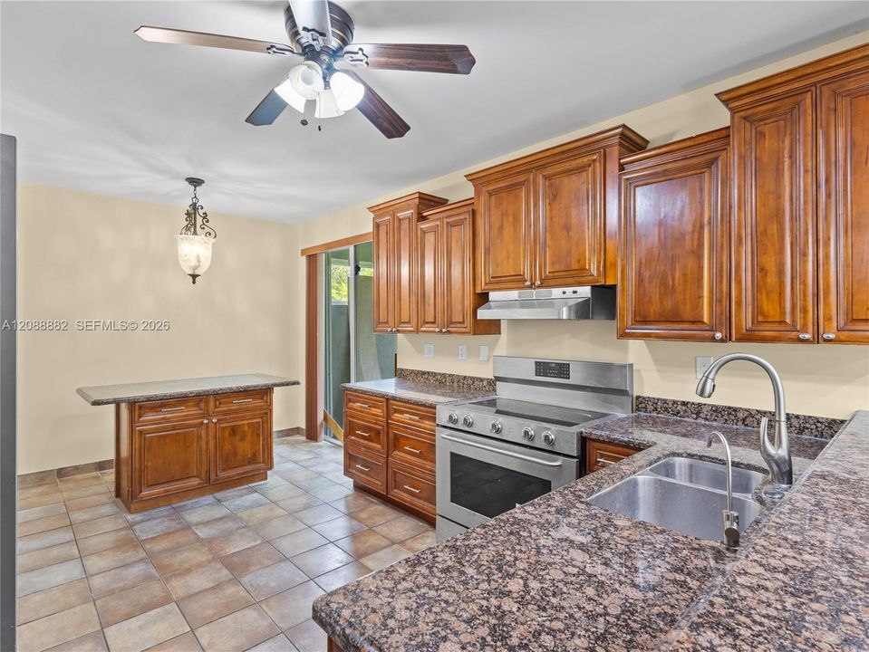 В аренду: $4,500 (4 спален, 2 ванн, 2604 Квадратных фут)