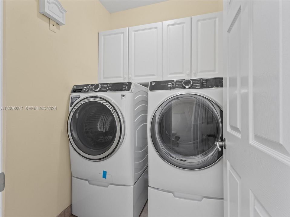 В аренду: $4,500 (4 спален, 2 ванн, 2604 Квадратных фут)