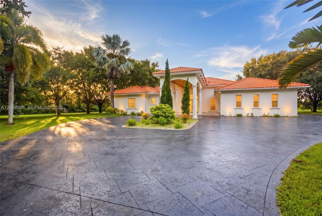 En Venta: $2,999,000 (5 camas, 4 baños, 4965 Pies cuadrados)
