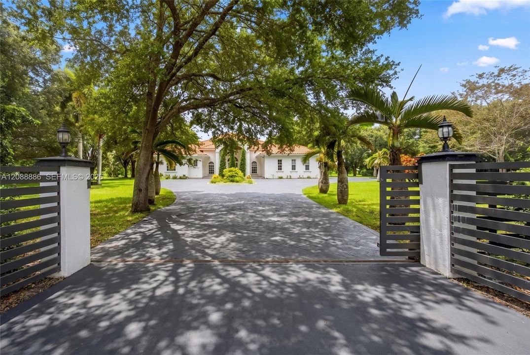 En Venta: $2,999,000 (5 camas, 4 baños, 4965 Pies cuadrados)