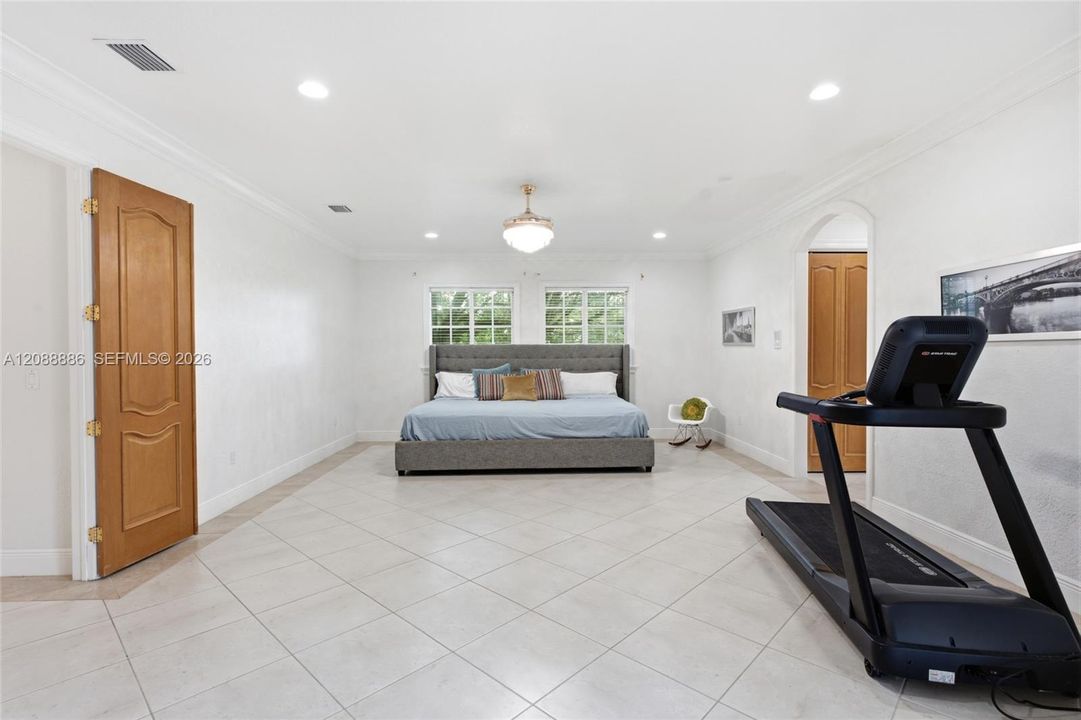En Venta: $2,999,000 (5 camas, 4 baños, 4965 Pies cuadrados)