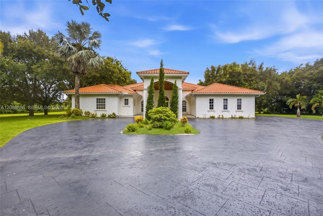 En Venta: $2,999,000 (5 camas, 4 baños, 4965 Pies cuadrados)