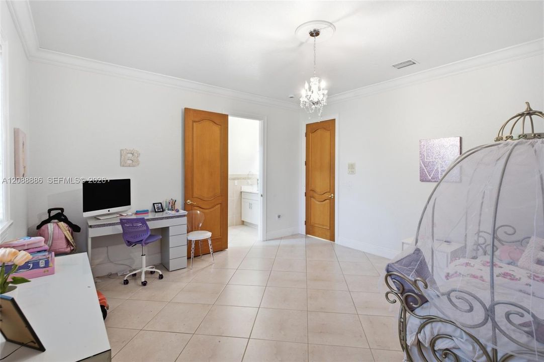 En Venta: $2,999,000 (5 camas, 4 baños, 4965 Pies cuadrados)