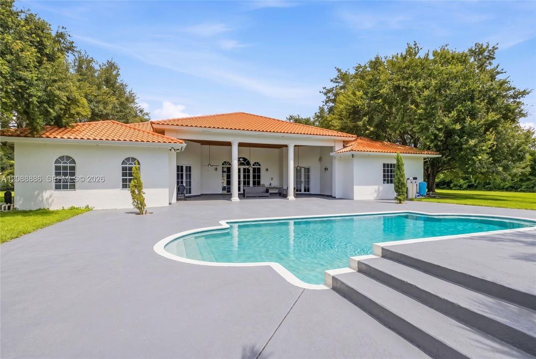 En Venta: $2,999,000 (5 camas, 4 baños, 4965 Pies cuadrados)