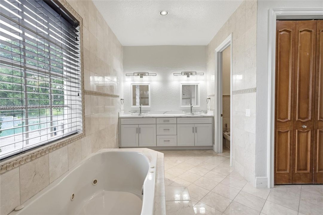 En Venta: $2,999,000 (5 camas, 4 baños, 4965 Pies cuadrados)