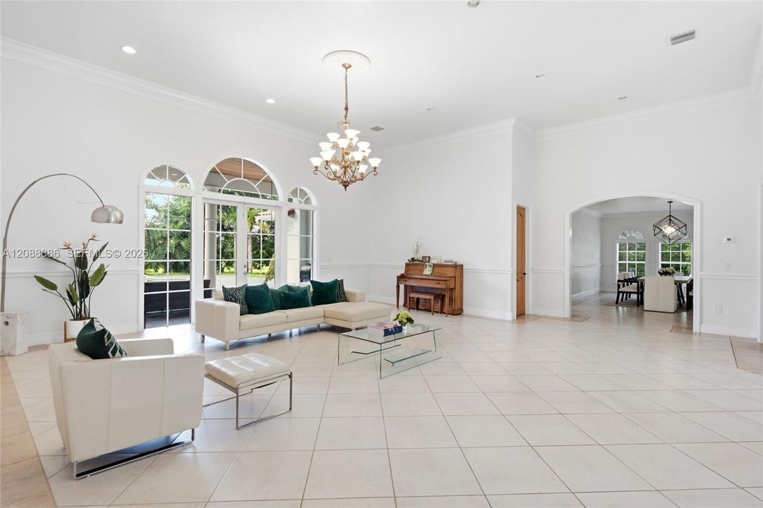En Venta: $2,999,000 (5 camas, 4 baños, 4965 Pies cuadrados)
