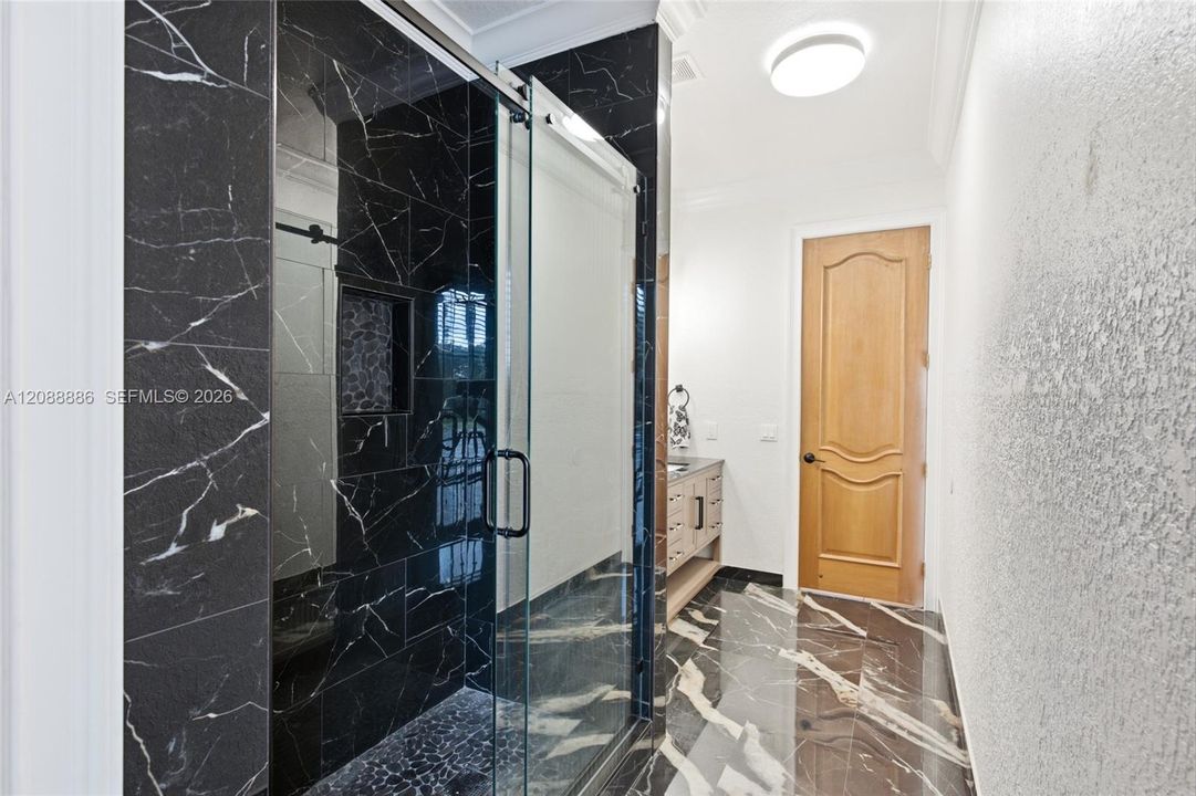 En Venta: $2,999,000 (5 camas, 4 baños, 4965 Pies cuadrados)