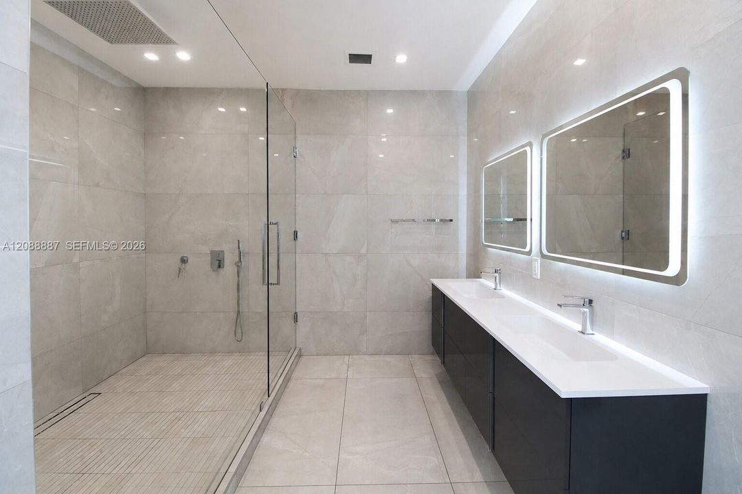 For Sale: $1,300,000 (4 beds, 3 baths, 2878 Square Feet)