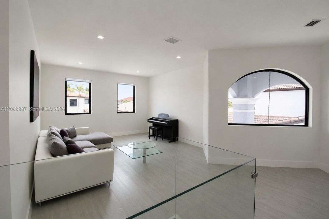 For Sale: $1,300,000 (4 beds, 3 baths, 2878 Square Feet)
