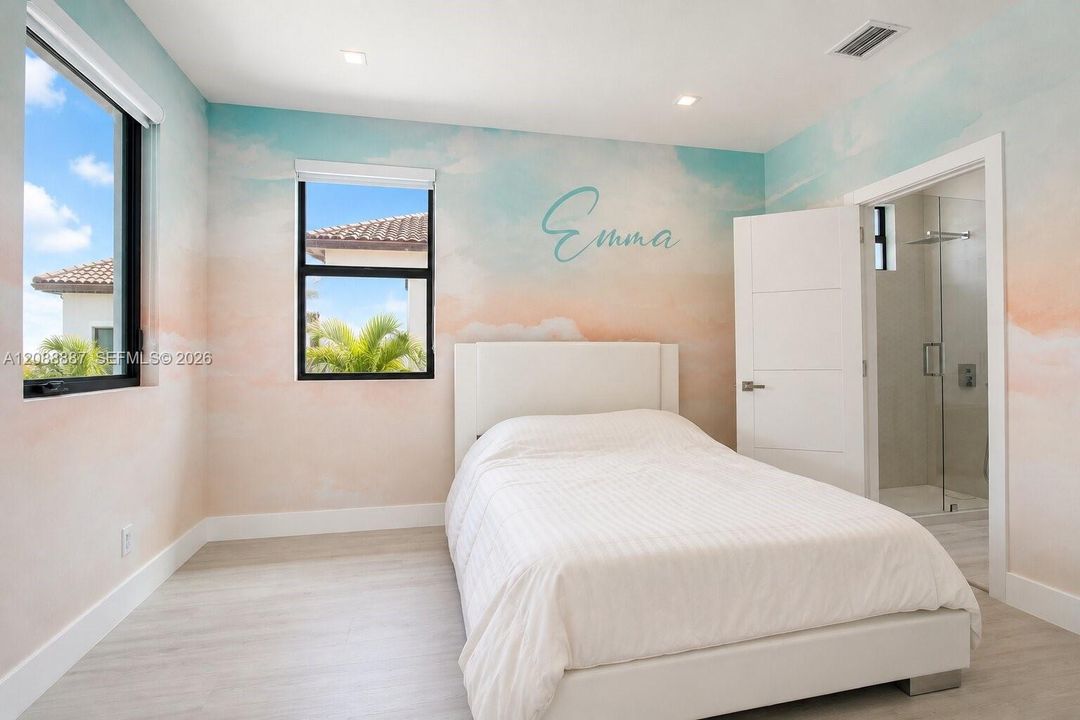 For Sale: $1,300,000 (4 beds, 3 baths, 2878 Square Feet)