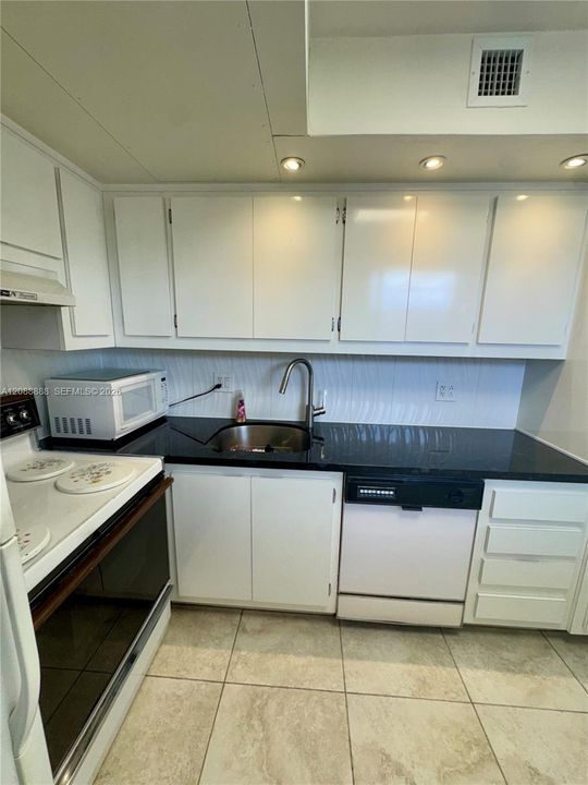 En Venta: $319,000 (2 camas, 2 baños, 1098 Pies cuadrados)