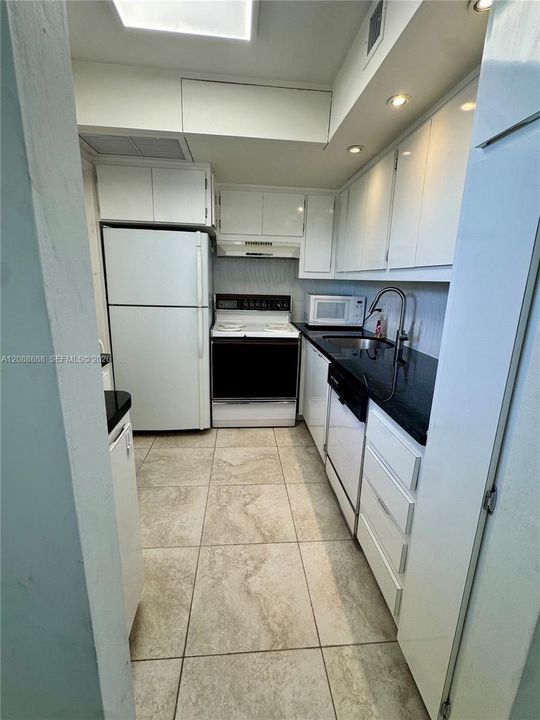 En Venta: $319,000 (2 camas, 2 baños, 1098 Pies cuadrados)