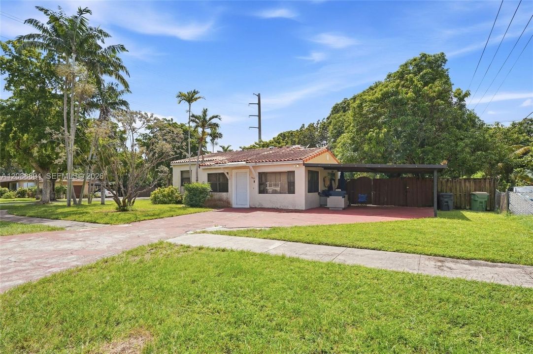 For Rent: $3,500 (3 beds, 1 baths, 930 Square Feet)