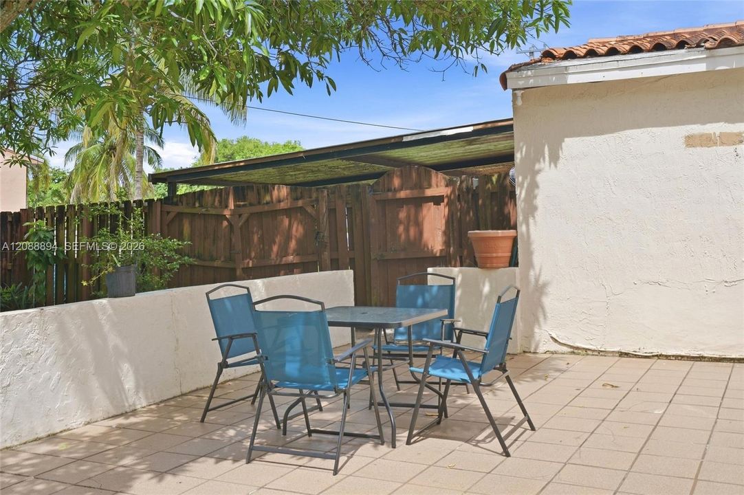 For Rent: $3,500 (3 beds, 1 baths, 930 Square Feet)