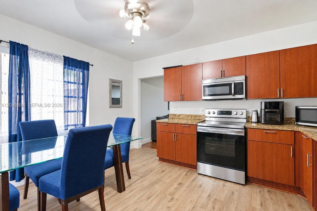 For Rent: $3,500 (3 beds, 1 baths, 930 Square Feet)