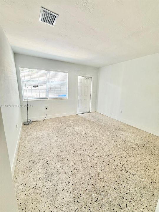 В аренду: $2,100 (2 спален, 1 ванн, 750 Квадратных фут)