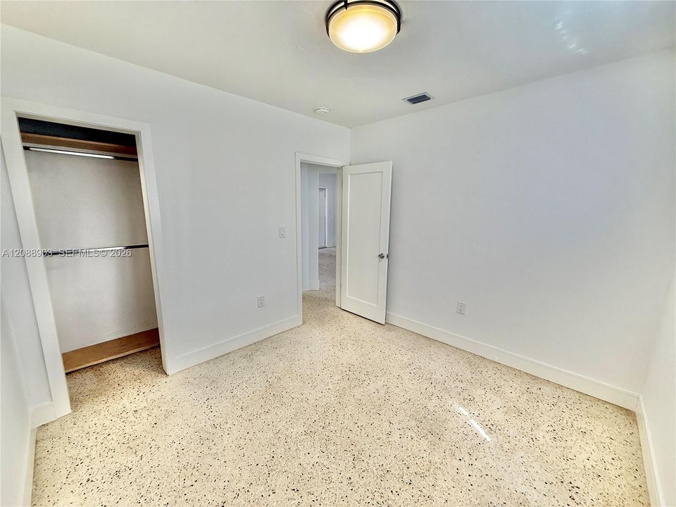 В аренду: $2,100 (2 спален, 1 ванн, 750 Квадратных фут)