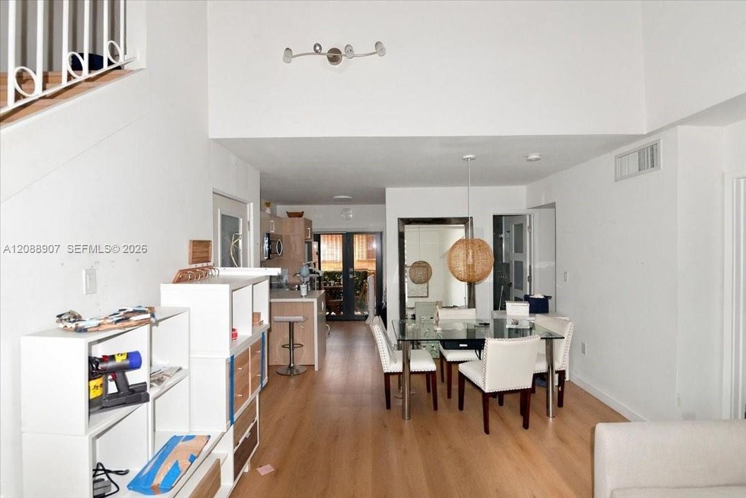 Active With Contract: $300,000 (3 beds, 2 baths, 972 Square Feet)