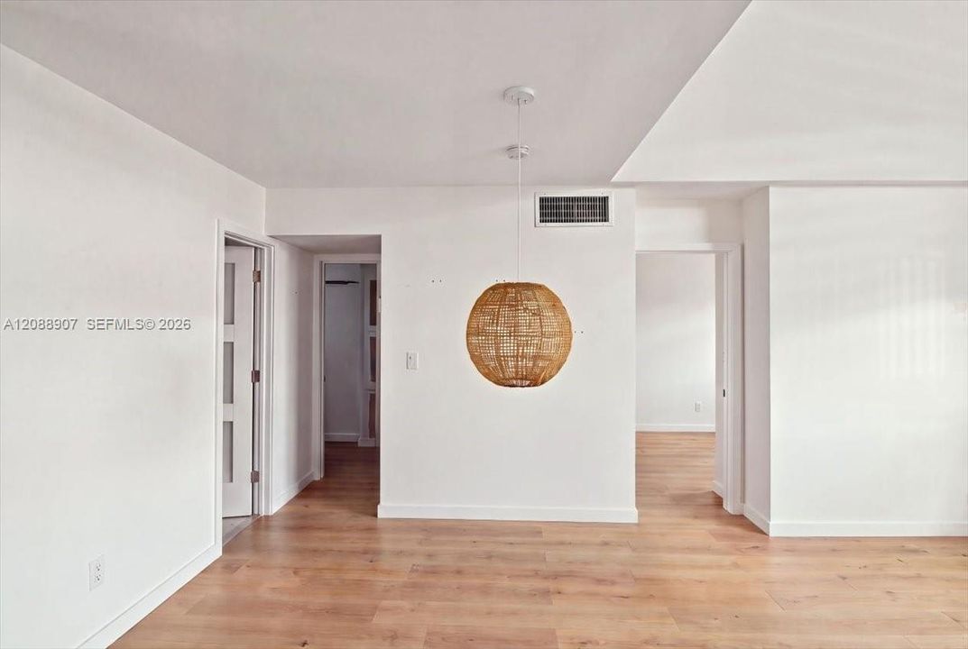 Active With Contract: $300,000 (3 beds, 2 baths, 972 Square Feet)
