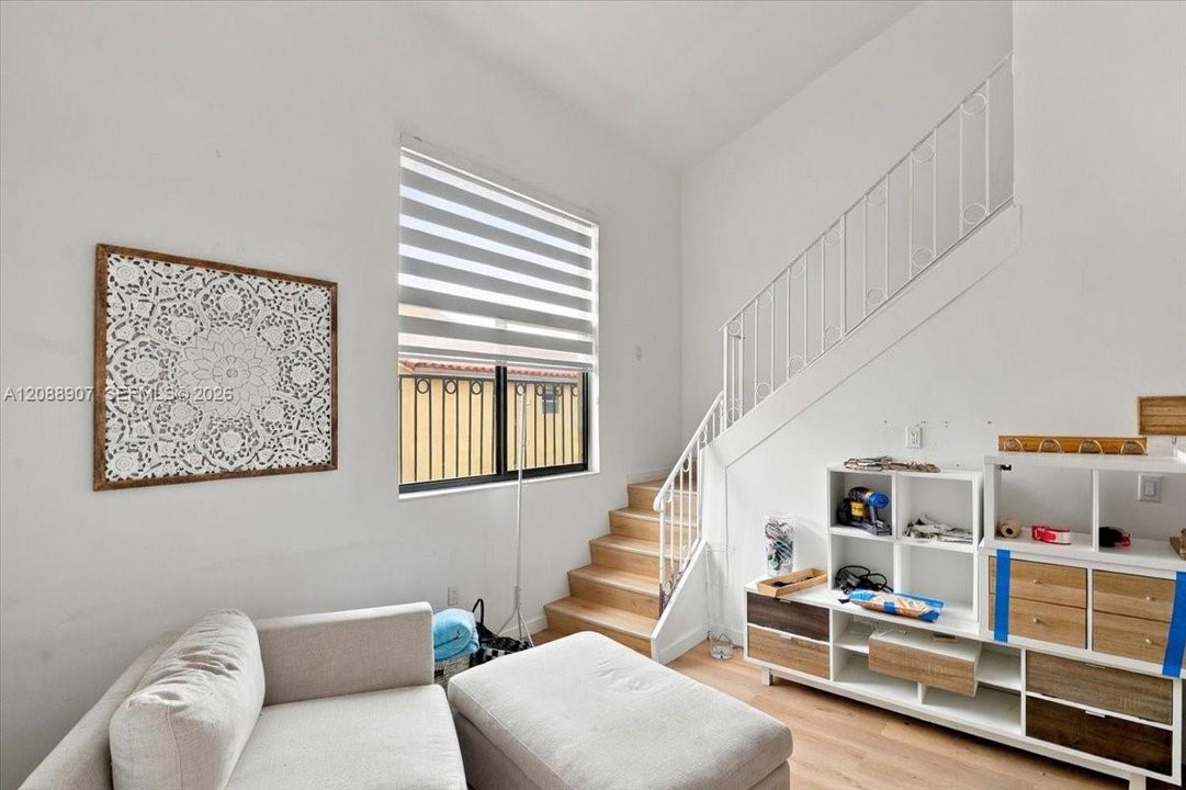 Active With Contract: $300,000 (3 beds, 2 baths, 972 Square Feet)