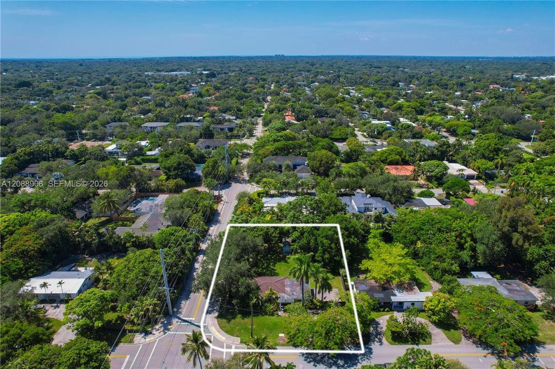 En Venta: $2,099,000 (0.36 acres)