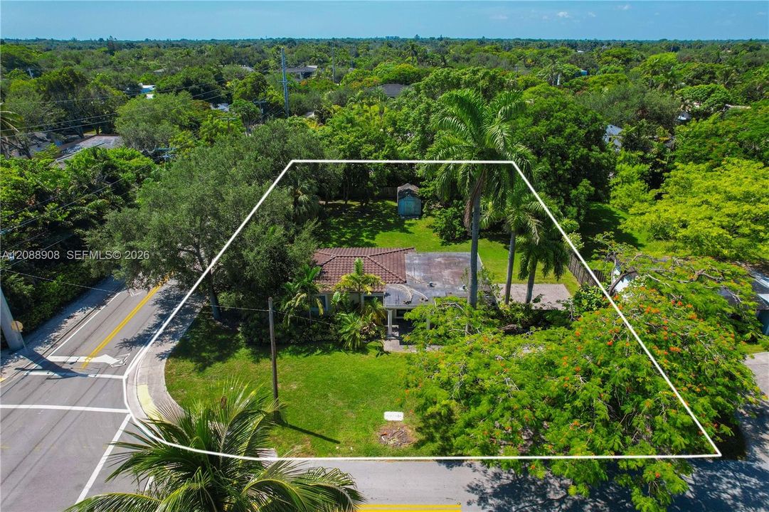En Venta: $2,099,000 (0.36 acres)