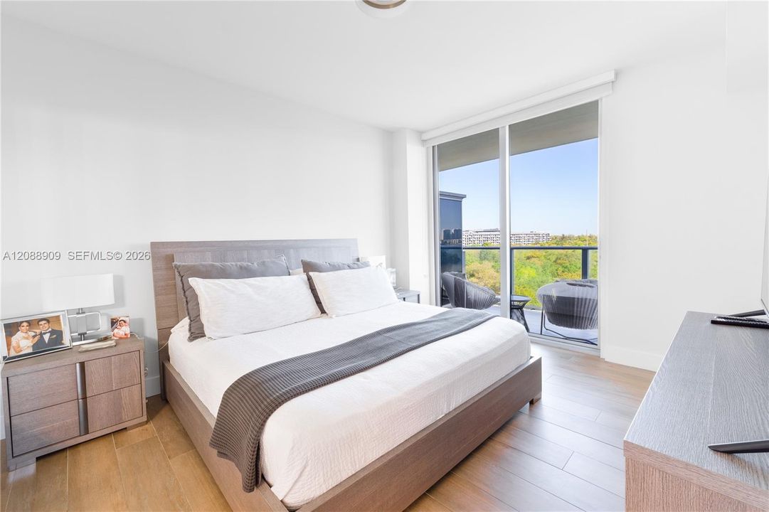 For Sale: $855,000 (3 beds, 3 baths, 1557 Square Feet)