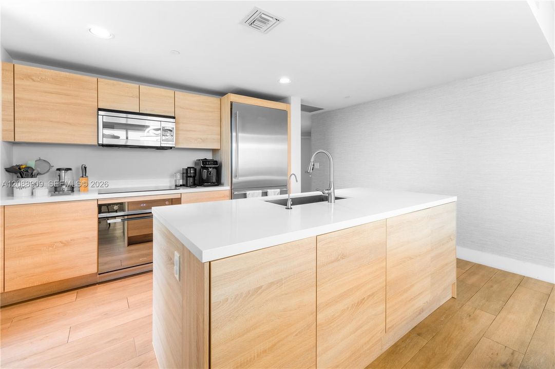 For Sale: $855,000 (3 beds, 3 baths, 1557 Square Feet)