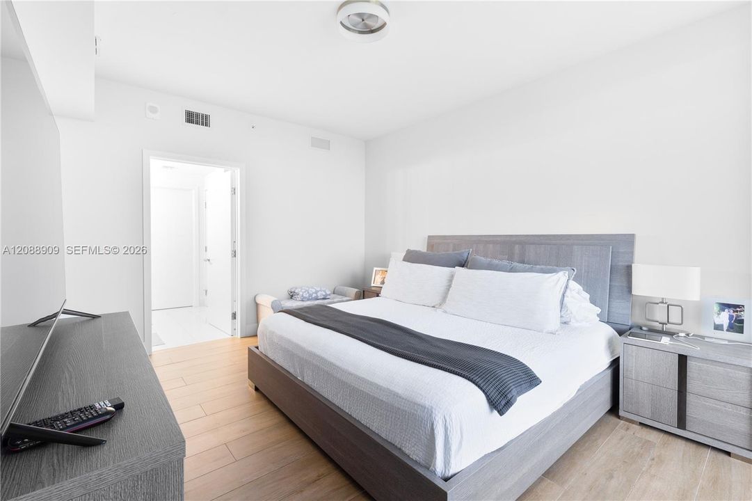 For Sale: $855,000 (3 beds, 3 baths, 1557 Square Feet)