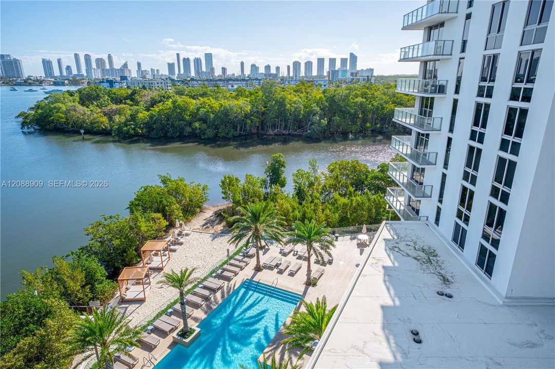 For Sale: $855,000 (3 beds, 3 baths, 1557 Square Feet)