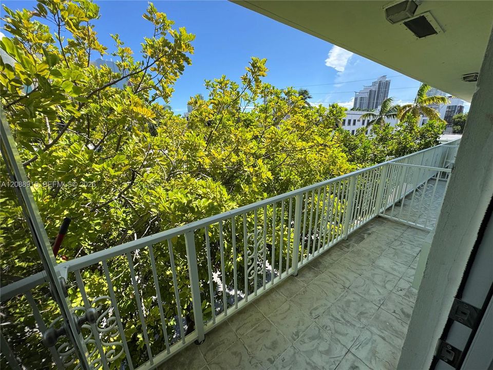 For Rent: $1,850 (1 beds, 1 baths, 418 Square Feet)