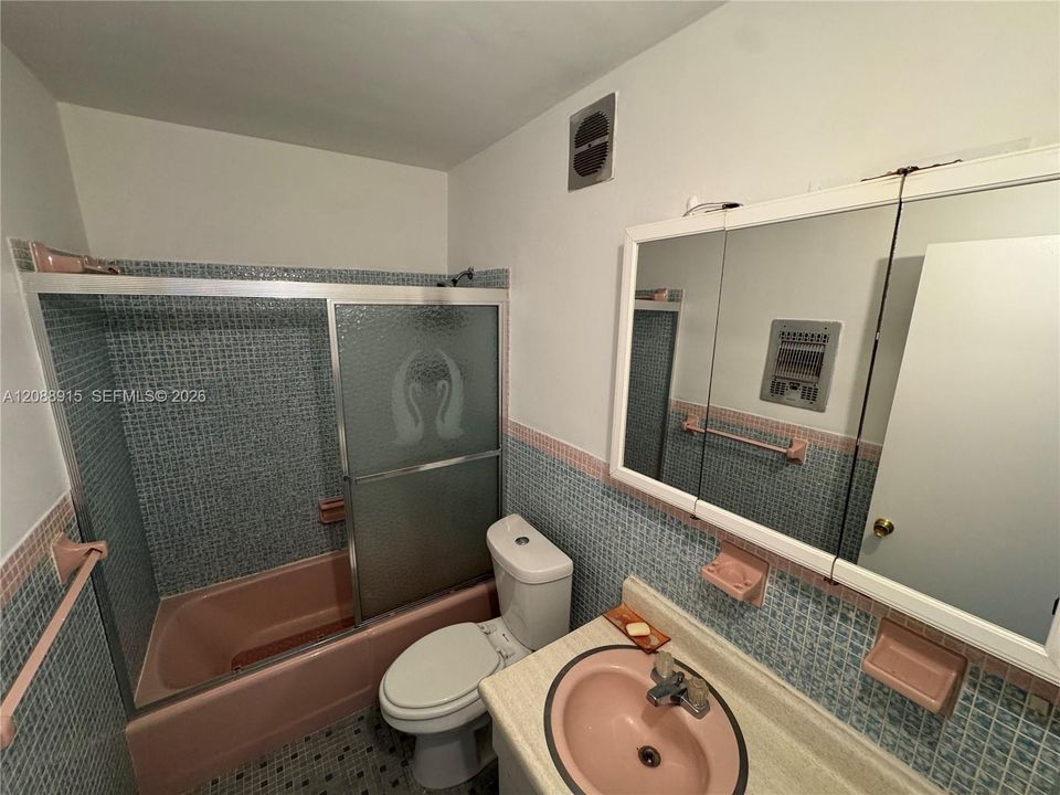 For Rent: $1,850 (1 beds, 1 baths, 418 Square Feet)