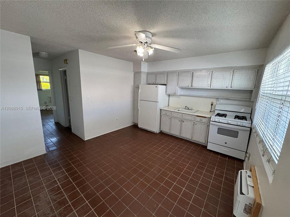 For Rent: $1,850 (1 beds, 1 baths, 418 Square Feet)