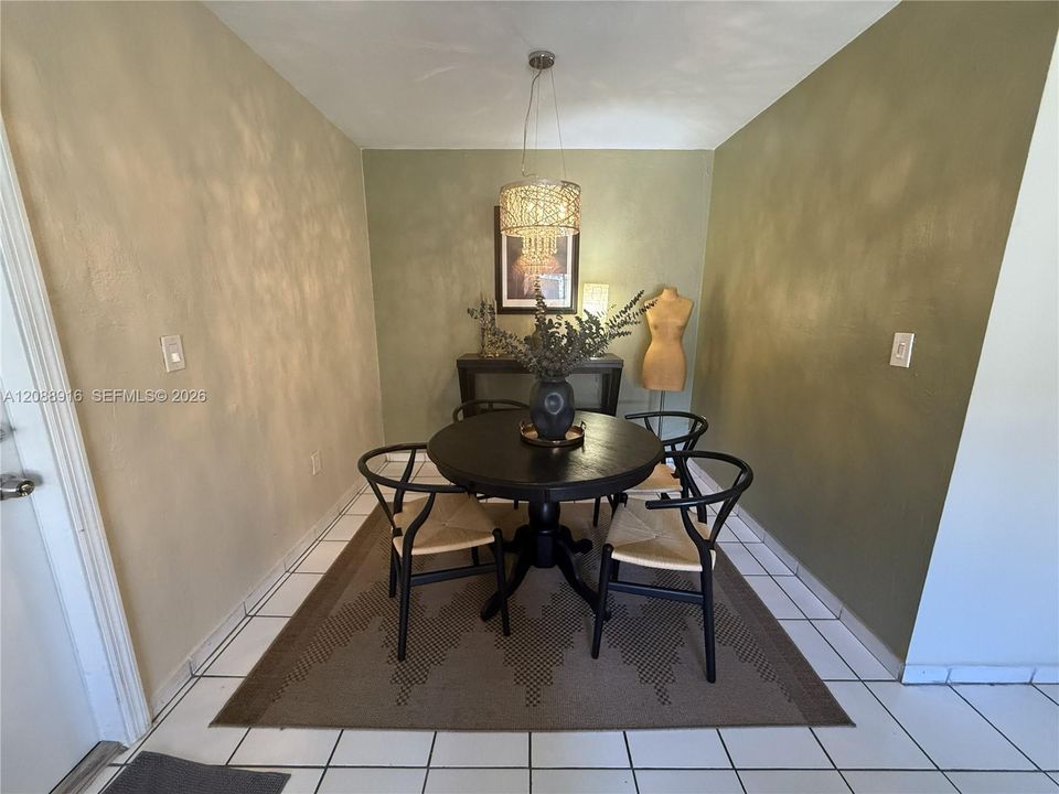 En Venta: $199,900 (2 camas, 1 baños, 840 Pies cuadrados)