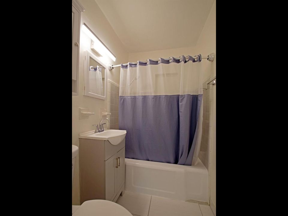 021-021-Bathroom-2048x1536