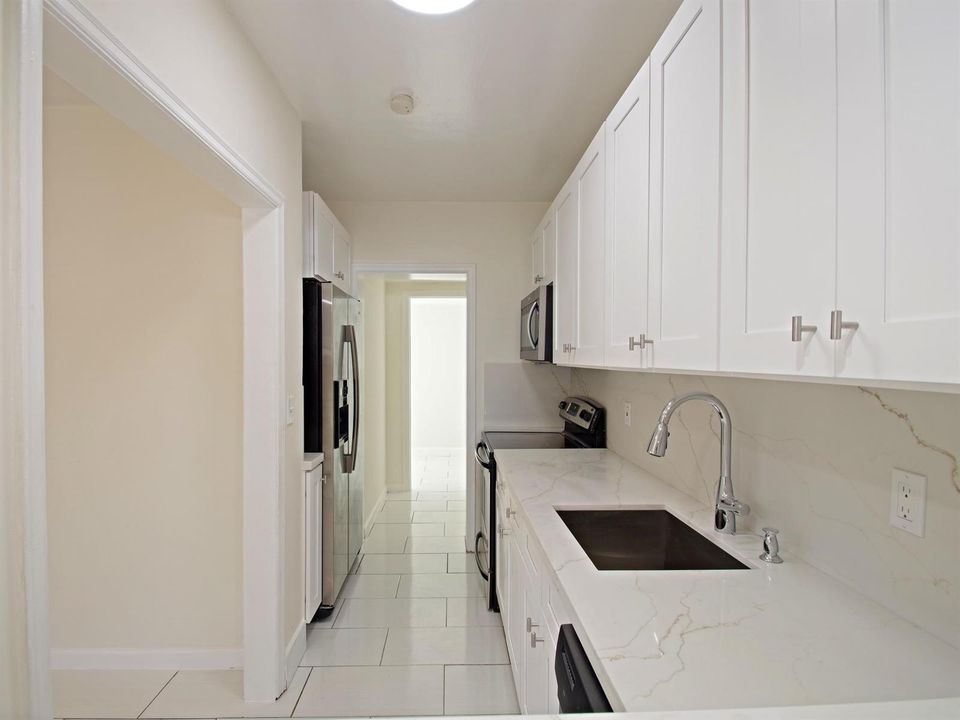 007-016-Kitchen-2048x1536