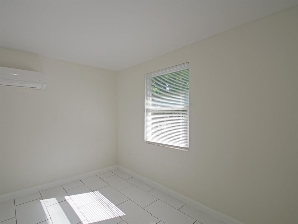 017-009-3rd Bedroom-2048x1536