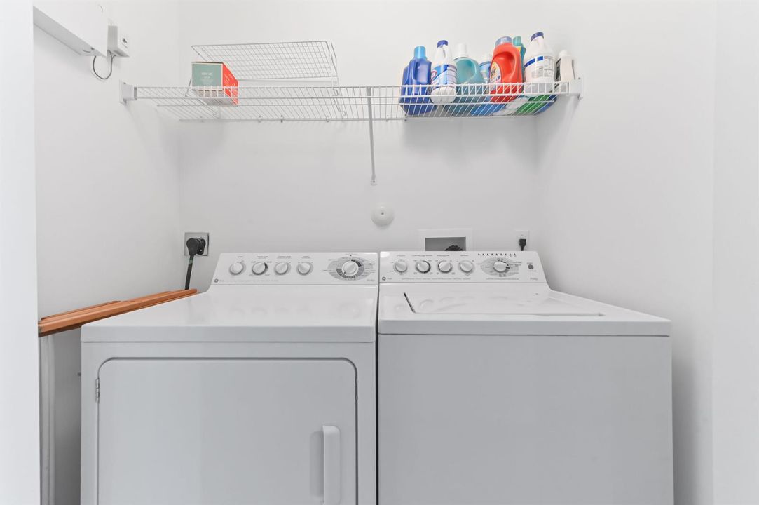 14 laundry room 01