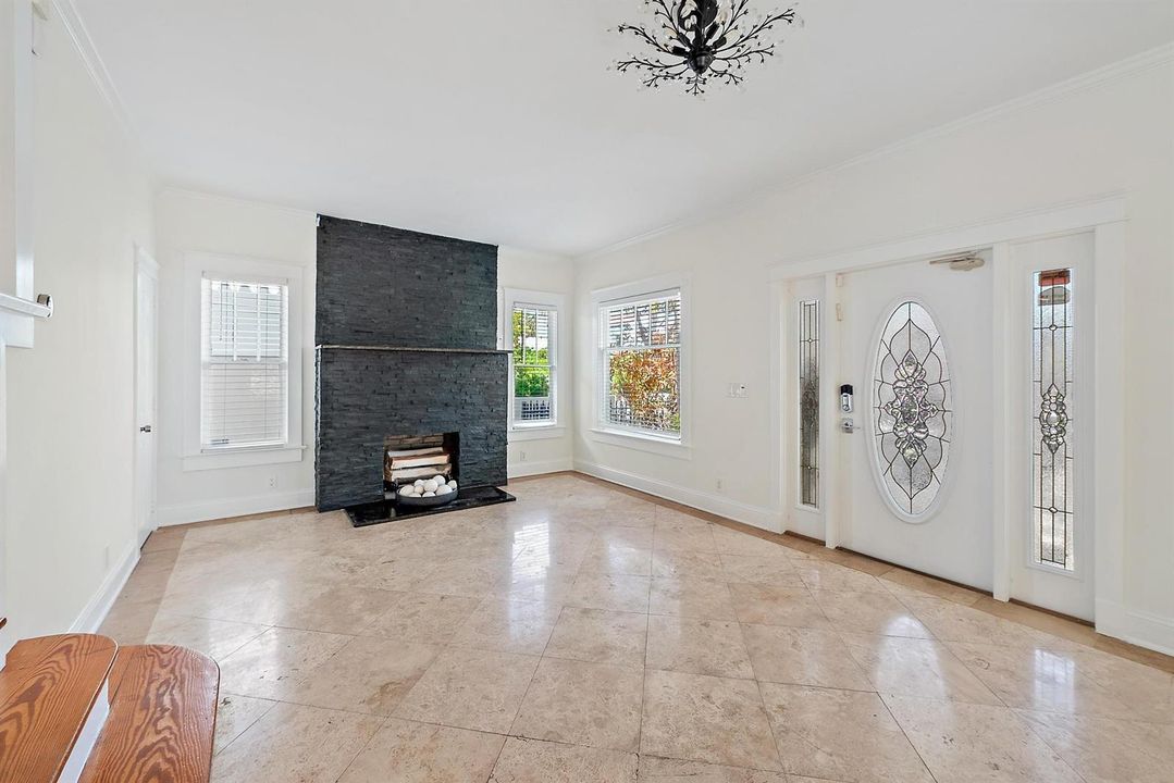 228 9th St-- 3