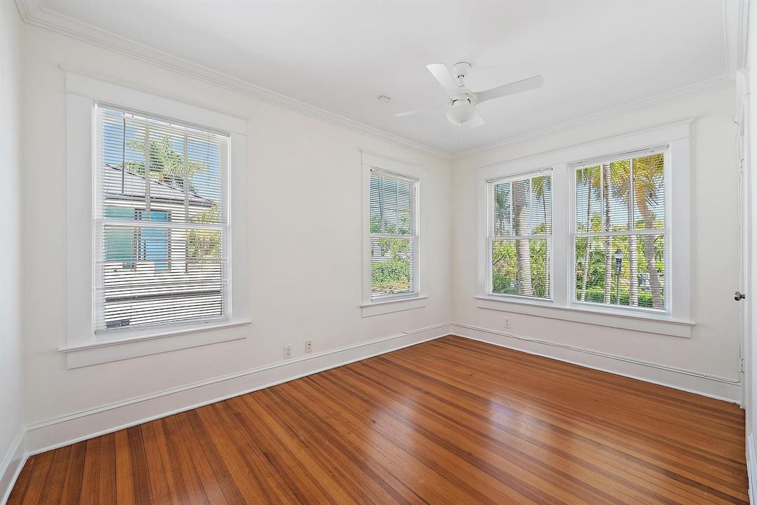 228 9th St-31