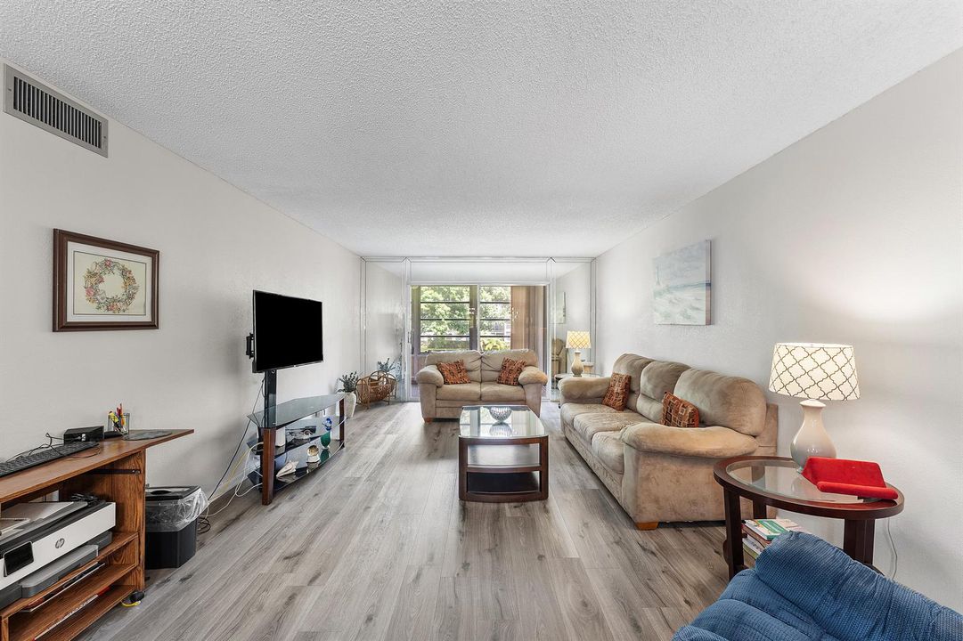 005-2001GranadaDrive-L2-CoconutCreek-FL-