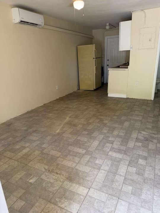 529 NW 8 AVE LIVING ROOM